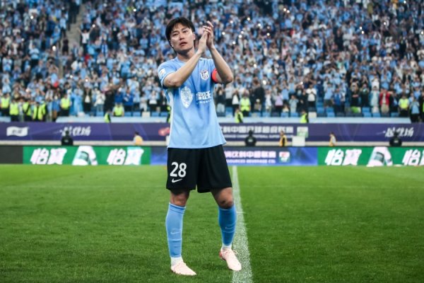 古代足球    报：足协杯赛前，大连英博开出了300万赢球奖金
