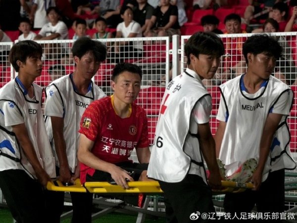 栗鹏赛后前往医院就医 经诊断为右胫骨中段骨裂   祝愿栗鹏早日复健