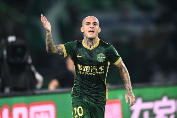 媒体人：国安超低速二过一配合看得都累 浙江队米特里策推进太没障碍