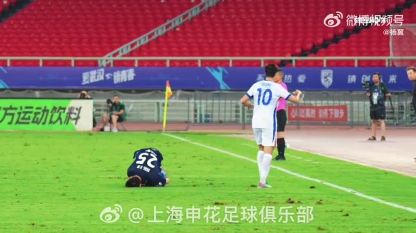 申花跟队：特谢拉有收脚动作，被评议组认定是红牌是真的冤枉