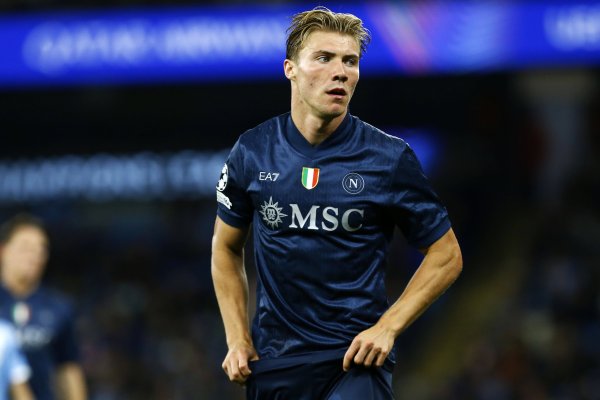 全市场：霍伊伦没用惯用脚就打进3球，也许英格兰球迷已在怀念他