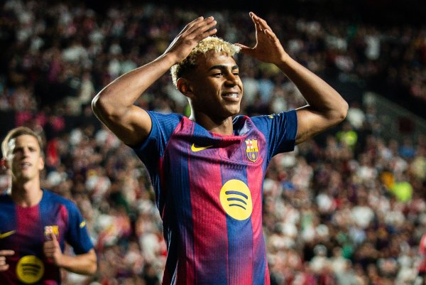 巴萨官方:亚马尔、费尔明获得医疗许可,入选对阵赫罗纳大名单 巴萨官方:亚马尔、费尔明获得医疗许可,入选对阵赫罗纳大名单