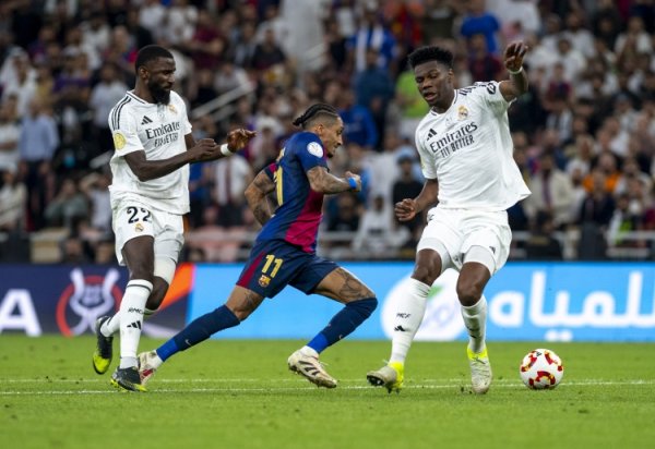 记者:看一场音乐会就够贵了,但这场国家德比的门票比音乐会还贵 记者:看一场音乐会就够贵了,但这场国家德比的门票比音乐会还贵