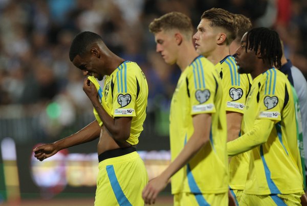 两大神锋均哑火!瑞典媒体为球员打分:伊萨克、约克雷斯双双低分 两大神锋均哑火!瑞典媒体为球员打分:伊萨克、约克雷斯双双低分