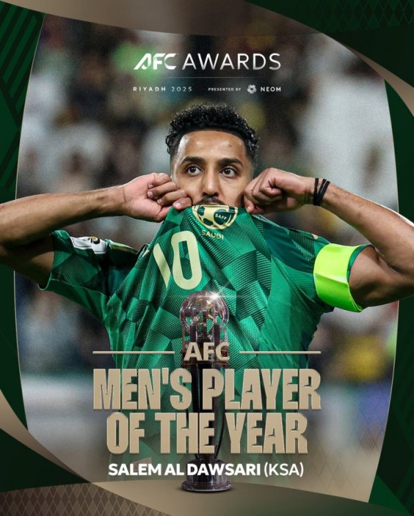 官方：利雅得新月34岁翼锋多萨里当选亚足联年度最佳球员