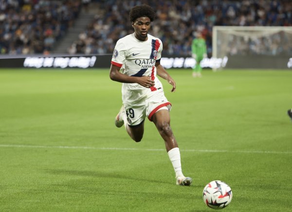 记者:姆巴耶已决定更换经纪人,将加入到姆巴佩的队伍 旗下 记者:姆巴耶已决定更换经纪人,将加入到姆巴佩的队伍 旗下