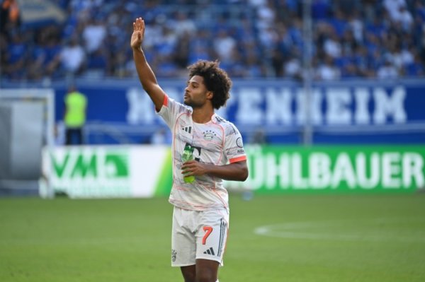 拜仁官方:格纳布里内收肌受伤,将缺席对阵多特的比赛 拜仁官方:格纳布里内收肌受伤,将缺席对阵多特的比赛