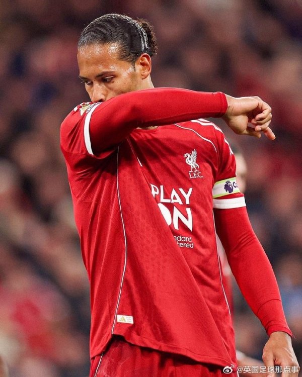 自加盟利物浦以来,范戴克在安菲尔德的英超比赛中只输了四场👀 自加盟利物浦以来,范戴克在安菲尔德的英超比赛中只输了四场👀