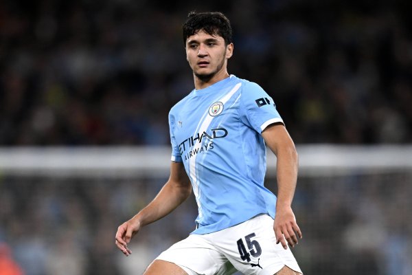 记者：胡桑诺夫和罗德里缺席训练，除此之外其他球员均出席