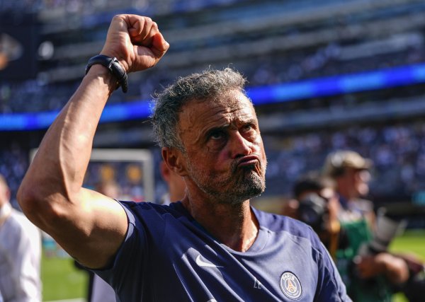 卫冕冠军风采，巴黎成为欧冠历史首支单一日历年打进40+进球球队