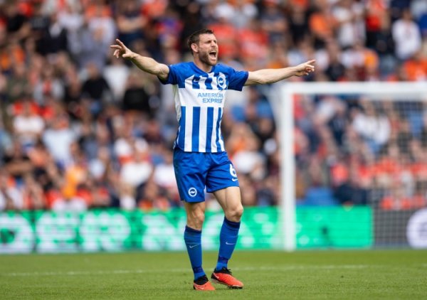 相差21岁146天！米尔纳底线球助功  ，是英超历史年龄差最大得分  连线