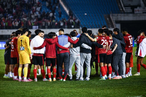 记者谈亚泰：保级球队不是菜不菜的问题，而是心理早就崩盘了