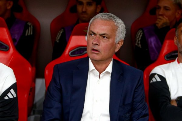 穆里尼奥:今晚只有一支球队想要赢球,当值主裁判 没有个性 穆里尼奥:今晚只有一支球队想要赢球,当值主裁判 没有个性