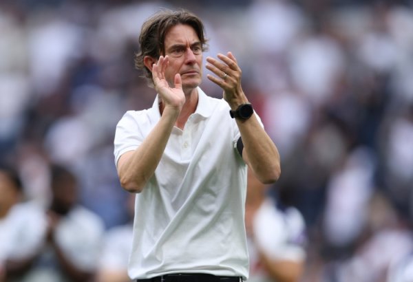 弗兰克：输球总是令人失望，今天两队势均力敌，裁判出现了错误