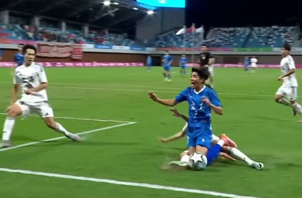 上海队换守门员扑点未果!张志雄91分钟点射破门,广东队致胜球 进总决赛 上海队换守门员扑点未果!张志雄91分钟点射破门,广东队致胜球 进总决赛