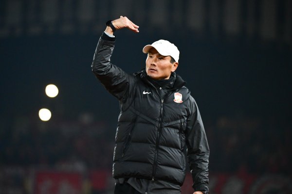 东体谈邵佳一执掌国足前景：需打造“嫡系部队”，踢法上或交学费