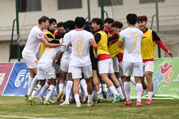 率队冲超！古代足球    报：张外龙记录了铜梁龙自成立以来的赛事  情况