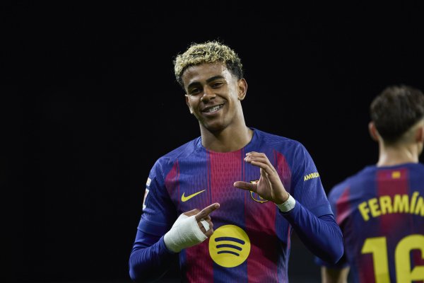 西班牙总监谈亚马尔:队医未向我们告知该球员的任何检测结果 西班牙总监谈亚马尔:队医未向我们告知该球员的任何检测结果