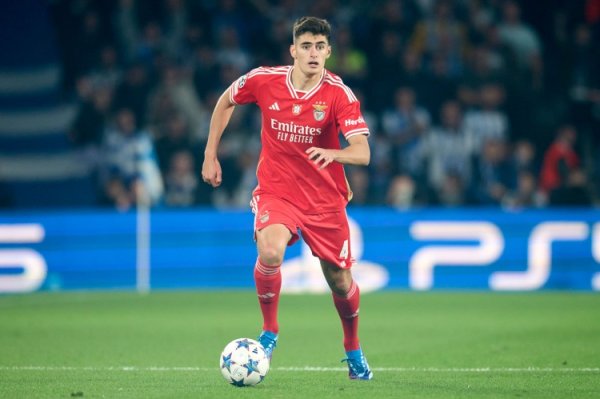 本菲卡后卫:我无法理解点球判罚,足球反弹后击中手臂不是点球 本菲卡后卫:我无法理解点球判罚,足球反弹后击中手臂不是点球